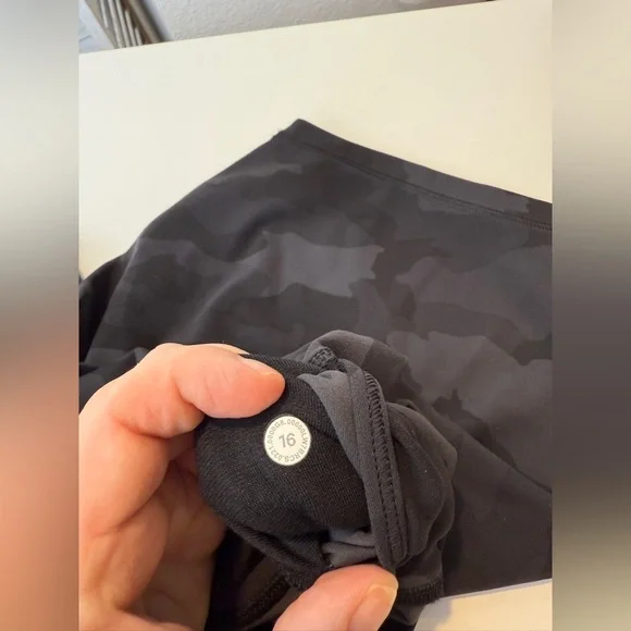 Lululemon Align High Rise Shorts Women’s Size 16 - Picture 5 of 5